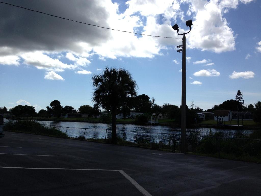 Americas Best Value Inn North Port Extérieur photo