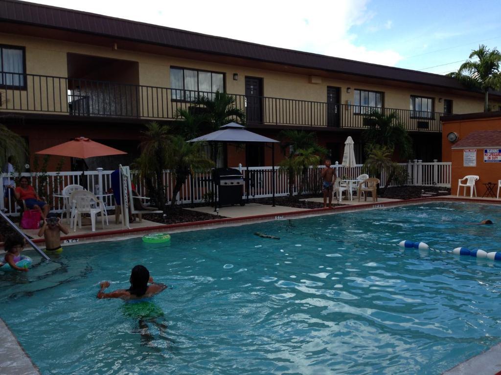 Americas Best Value Inn North Port Extérieur photo